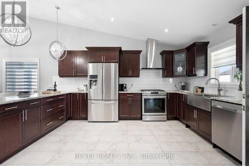 7685 Pender Street, Niagara Falls, ON - Indoor Photo Showing Kitchen With Upgraded Kitchen