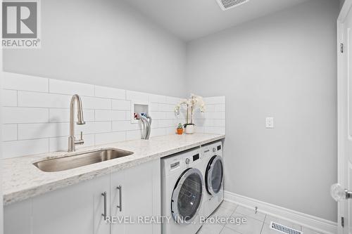 7685 Pender Street, Niagara Falls, ON - Indoor Photo Showing Laundry Room