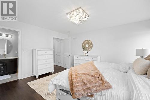 7685 Pender Street, Niagara Falls, ON - Indoor Photo Showing Bedroom