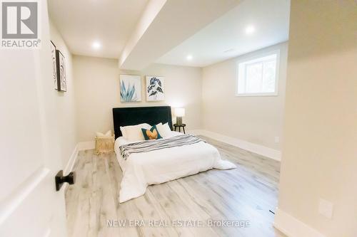 567 Shenandoah Drive, Mississauga, ON - Indoor Photo Showing Bedroom