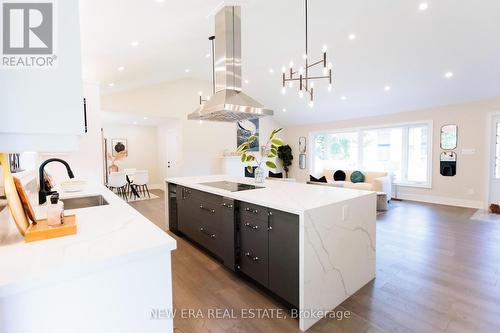 567 Shenandoah Drive, Mississauga (Lorne Park), ON - Indoor Photo Showing Kitchen With Upgraded Kitchen