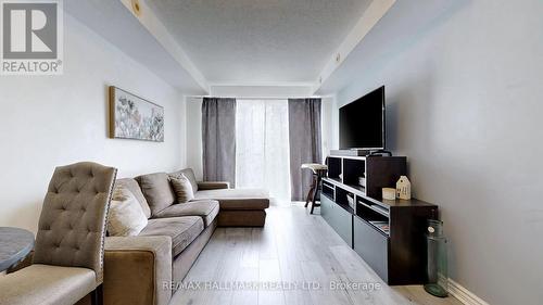 2028 - 3031 Finch Avenue W, Toronto, ON - Indoor Photo Showing Living Room