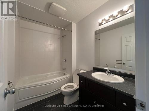 2025 Denview Avenue, London, ON - Indoor Photo Showing Bathroom