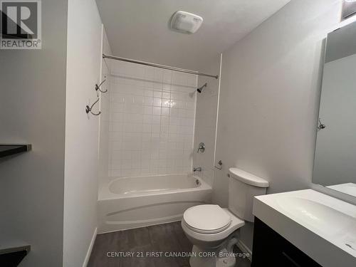 2025 Denview Avenue, London, ON - Indoor Photo Showing Bathroom