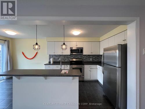 2025 Denview Avenue, London, ON - Indoor Photo Showing Kitchen With Stainless Steel Kitchen