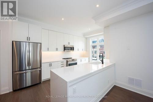 74 - 15 Lunar Crescent, Mississauga, ON - Indoor Photo Showing Kitchen With Upgraded Kitchen