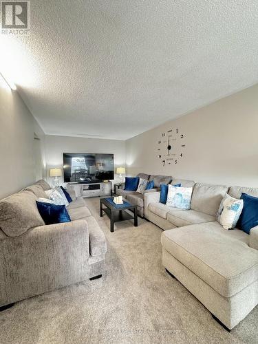 101 Champine Square, Clarington, ON - Indoor Photo Showing Living Room