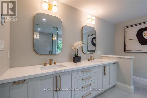 262 Robina Road, Hamilton, ON - Indoor Photo Showing Bathroom