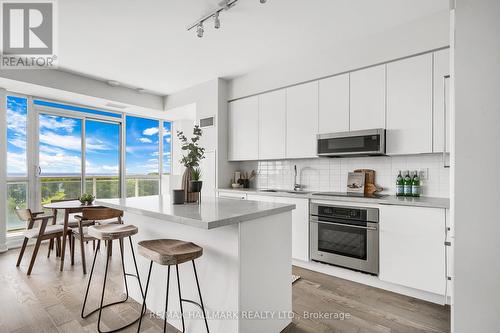 701 - 1350 Kingston Road, Toronto, ON - Indoor Photo Showing Kitchen With Upgraded Kitchen