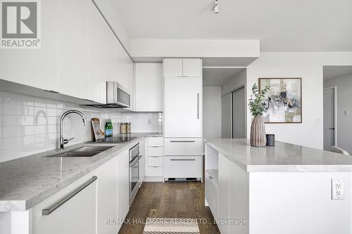 701 - 1350 Kingston Road, Toronto, ON - Indoor Photo Showing Kitchen With Upgraded Kitchen