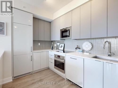 2603 - 2908 Highway 7 Road, Vaughan, ON - Indoor Photo Showing Kitchen With Upgraded Kitchen