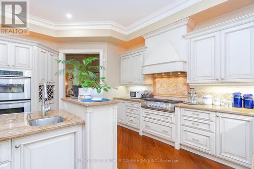 76 Thornridge Drive, Vaughan, ON - Indoor Photo Showing Kitchen With Upgraded Kitchen