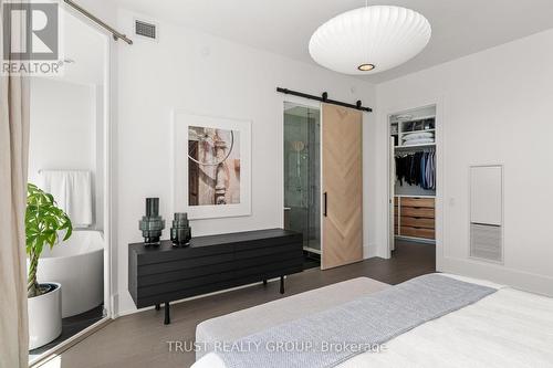 6307 - 10 York Street, Toronto, ON - Indoor Photo Showing Bedroom
