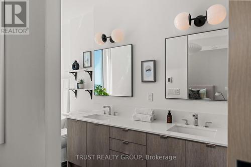 6307 - 10 York Street, Toronto, ON - Indoor Photo Showing Bathroom