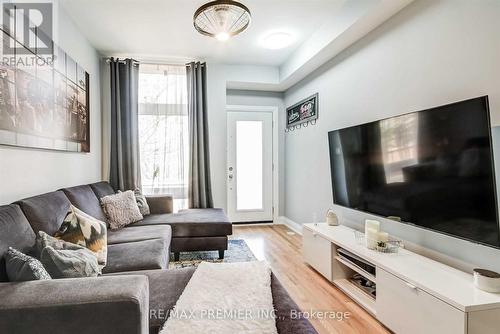 86 - 23 Eldora Avenue, Toronto, ON - Indoor Photo Showing Living Room