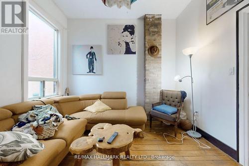 534 Queen Street E, Toronto, ON - Indoor Photo Showing Living Room