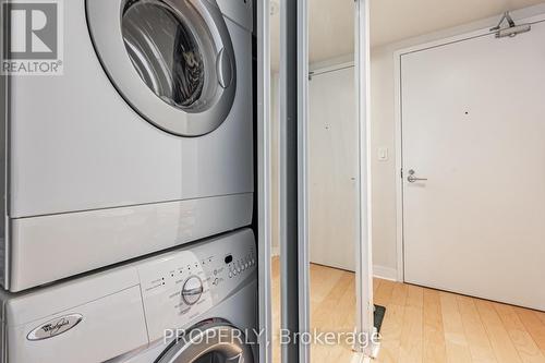 1109 - 58 Orchard View Boulevard, Toronto, ON - Indoor Photo Showing Laundry Room