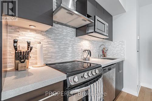 1109 - 58 Orchard View Boulevard, Toronto, ON - Indoor Photo Showing Kitchen