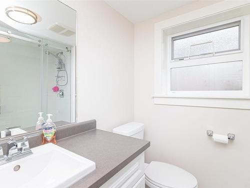 2357 Malaview Ave, Sidney, BC - Indoor Photo Showing Bathroom