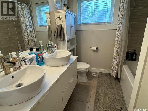 423 East Crescent, La Ronge, SK - Indoor Photo Showing Bathroom
