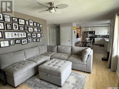 423 East Crescent, La Ronge, SK - Indoor Photo Showing Living Room
