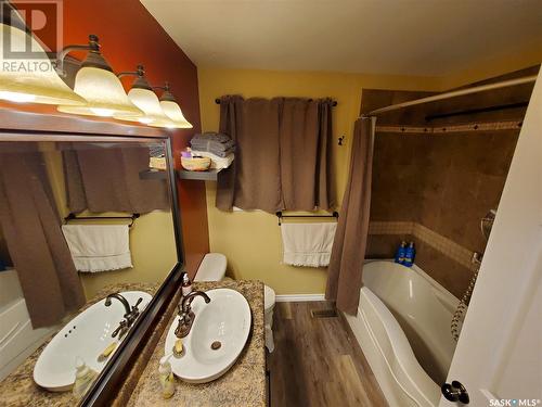 2 Valecrest Place, Tisdale, SK - Indoor Photo Showing Bathroom
