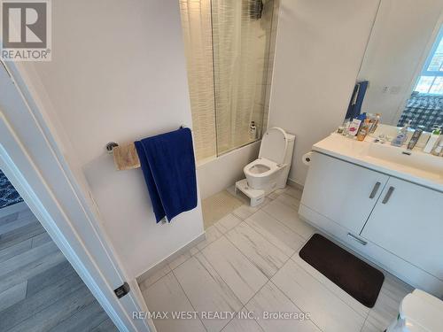 919 - 38 Honeycrisp Crescent, Vaughan, ON - Indoor Photo Showing Bathroom