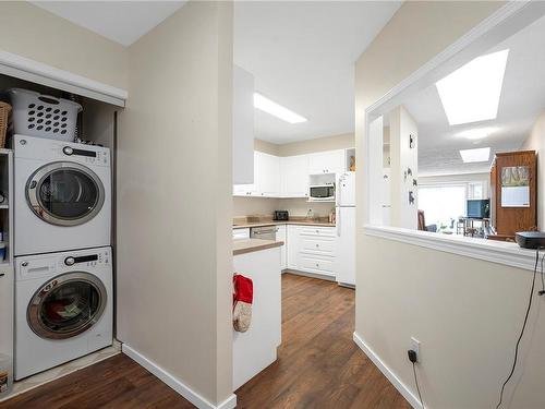 6-650 Yorkshire Dr, Campbell River, BC - Indoor Photo Showing Laundry Room