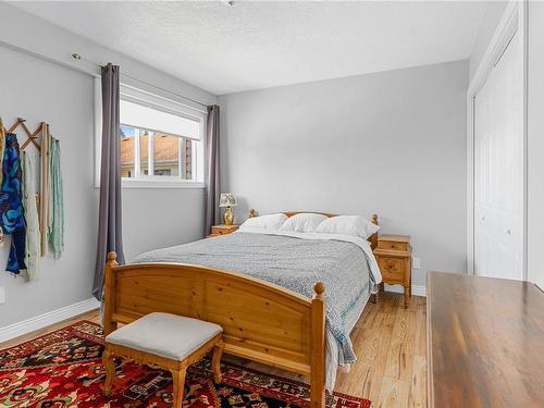110-1709 Mckenzie Ave, Saanich, BC - Indoor Photo Showing Bedroom