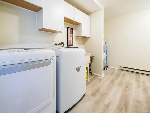 5944 Lakes Rd, Duncan, BC - Indoor Photo Showing Laundry Room