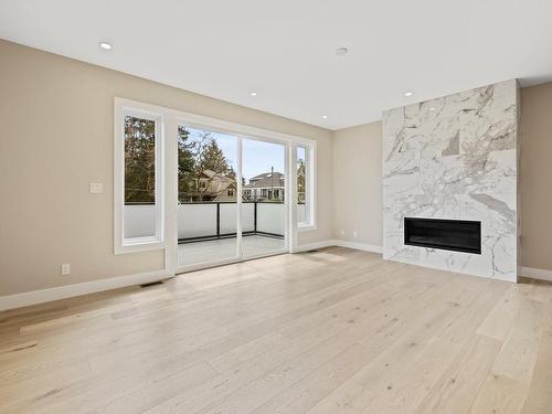 971 Lakeview Ave, Saanich, BC - Indoor Photo Showing Living Room With Fireplace