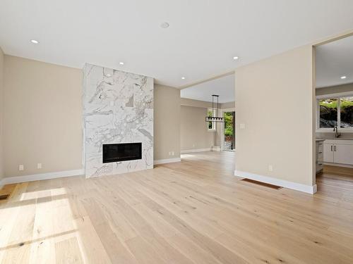 971 Lakeview Ave, Saanich, BC - Indoor Photo Showing Living Room With Fireplace