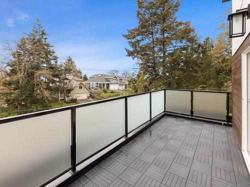971 Lakeview Ave, Saanich, BC - Outdoor With Balcony With Exterior