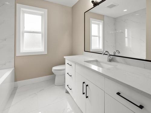 971 Lakeview Ave, Saanich, BC - Indoor Photo Showing Bathroom