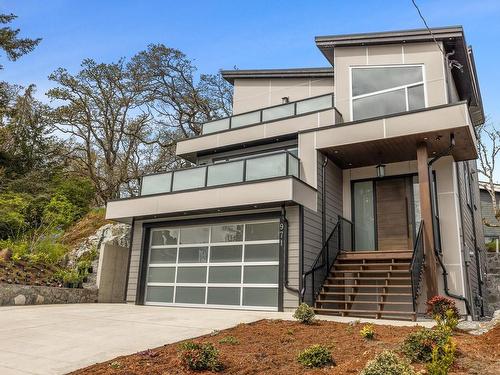 971 Lakeview Ave, Saanich, BC - Outdoor With Balcony With Facade