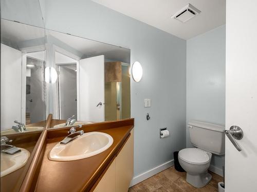 215-205 1St St, Courtenay, BC - Indoor Photo Showing Bathroom