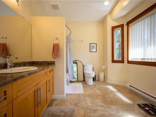 1378 Copper Mine Rd, Sooke, BC - Indoor Photo Showing Bathroom