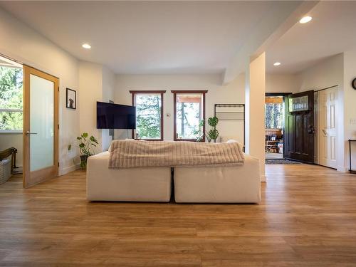 1378 Copper Mine Rd, Sooke, BC - Indoor Photo Showing Living Room