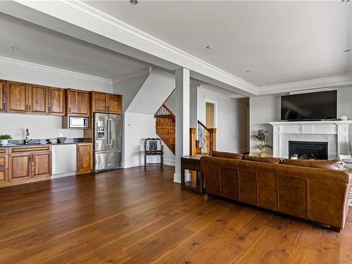 4585 Leyns Rd, Saanich, BC - Indoor With Fireplace