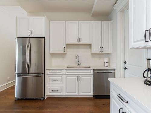 4585 Leyns Rd, Saanich, BC - Indoor Photo Showing Kitchen
