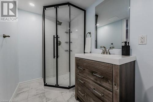 7 Fairfield Avenue, Kitchener, ON - Indoor Photo Showing Bathroom