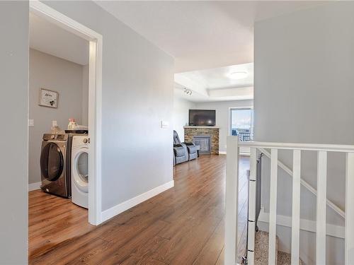 422 Ninth St, Nanaimo, BC - Indoor Photo Showing Laundry Room