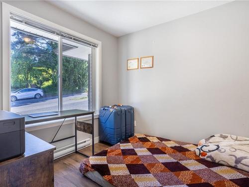 422 Ninth St, Nanaimo, BC - Indoor Photo Showing Bedroom
