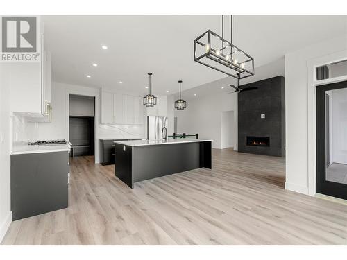2537 Pinnacle Ridge Drive, West Kelowna, BC - Indoor Photo Showing Kitchen With Upgraded Kitchen