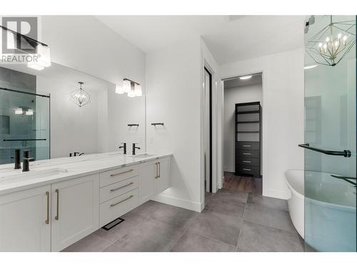 2537 Pinnacle Ridge Drive, West Kelowna, BC - Indoor Photo Showing Bathroom