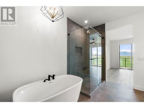 2537 Pinnacle Ridge Drive, West Kelowna, BC - Indoor Photo Showing Bathroom