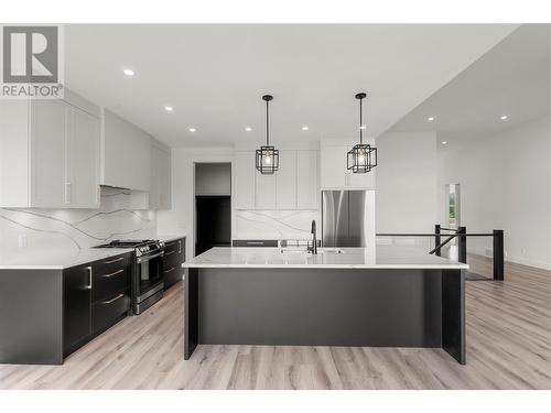 2537 Pinnacle Ridge Drive, West Kelowna, BC - Indoor Photo Showing Kitchen With Upgraded Kitchen