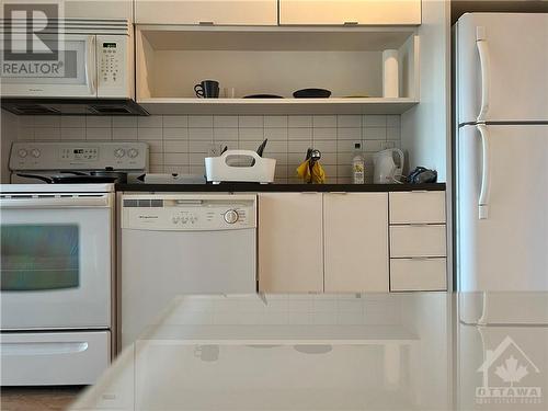 324 Laurier Avenue W Unit#1404, Ottawa, ON - Indoor Photo Showing Kitchen