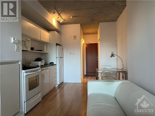 324 Laurier Avenue W Unit#1404, Ottawa, ON - Indoor Photo Showing Kitchen