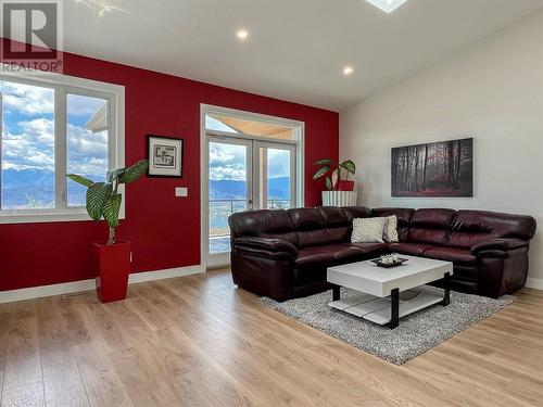 1551 3 Highway E, Osoyoos, BC - Indoor Photo Showing Living Room